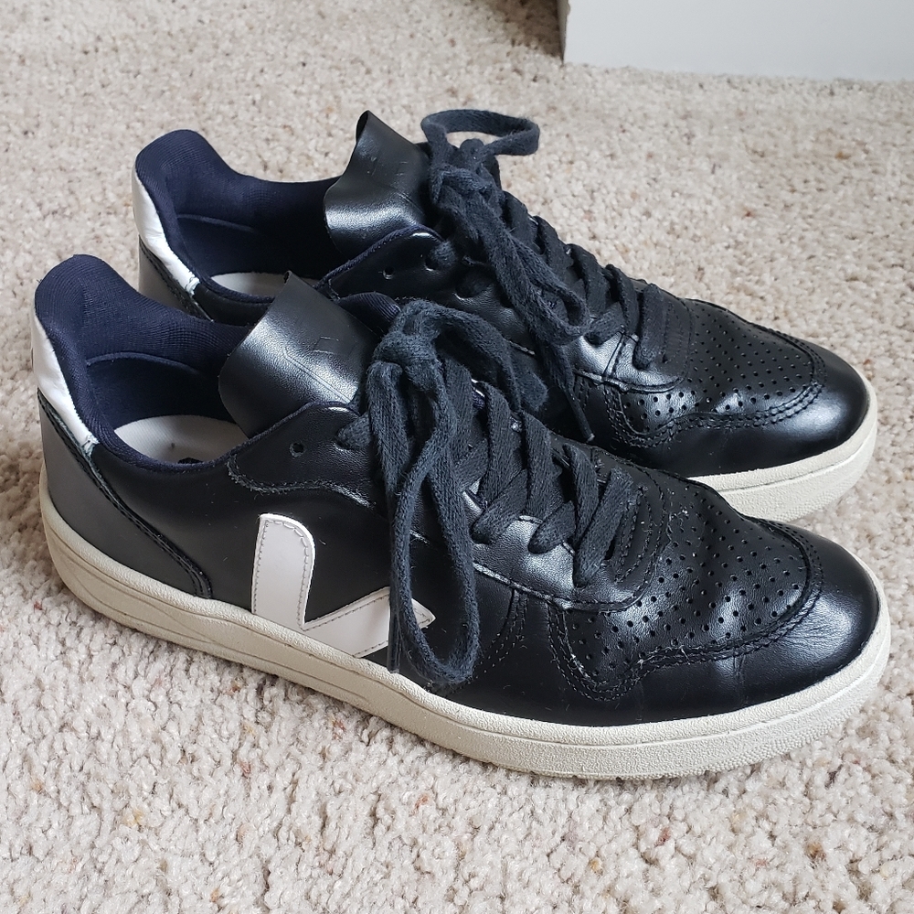 Veja V-10 Sneaker Size 7 US (38 EU) Black